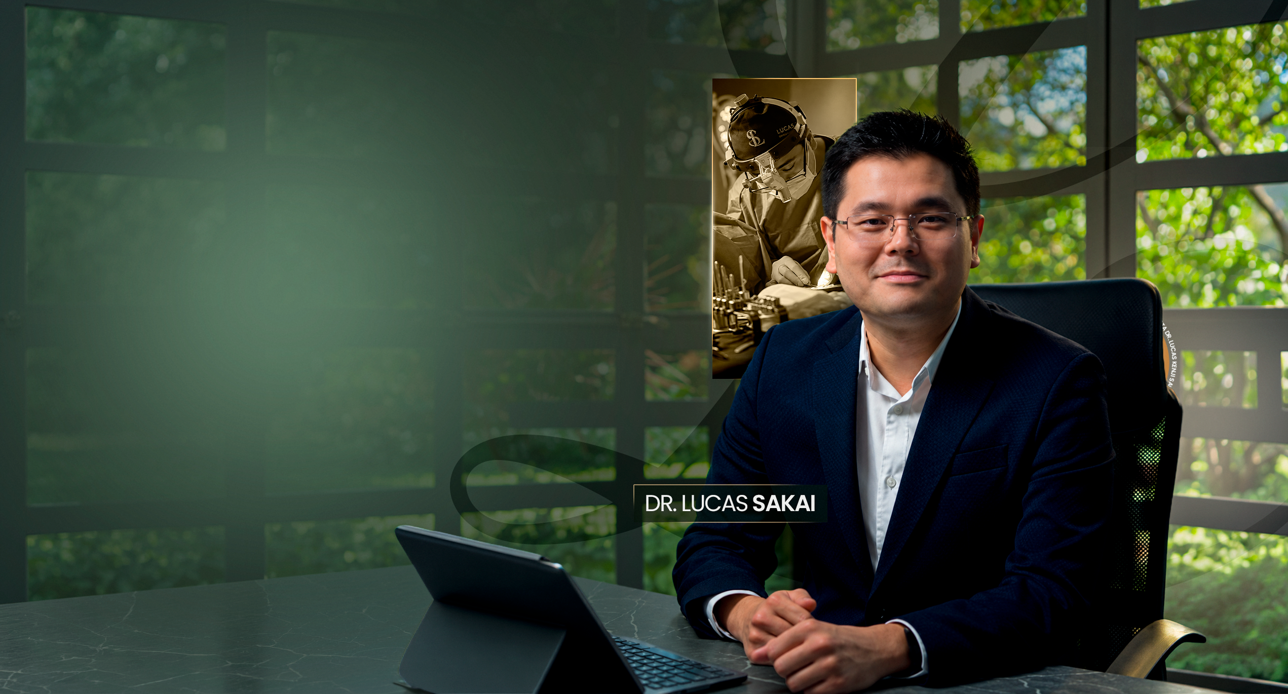 Dr. Lucas Sakai em seu consultório